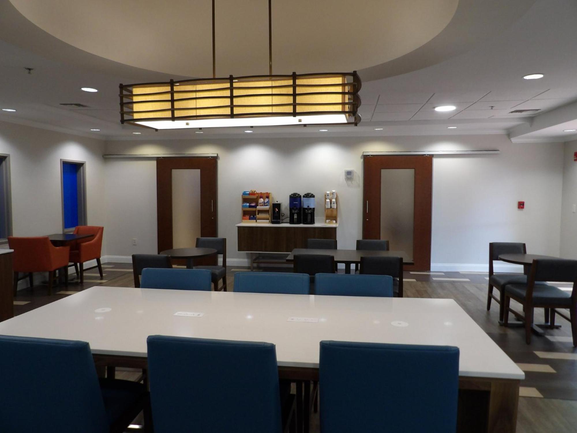 Holiday Inn Express & Suites - Huntsville Airport By Ihg Madison Kültér fotó