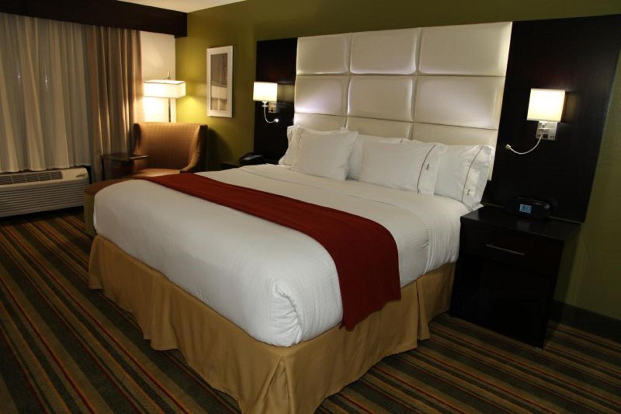 Holiday Inn Express & Suites - Huntsville Airport By Ihg Madison Kültér fotó