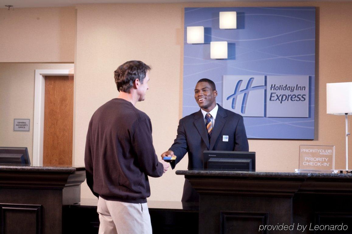 Holiday Inn Express & Suites - Huntsville Airport By Ihg Madison Beltér fotó